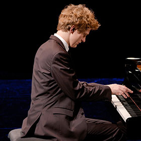 Jan Lisiecki Plays Chopin: Etudes & Nocturnes